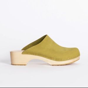 Bryr Clog, Worker Heel size 9 in Fennel